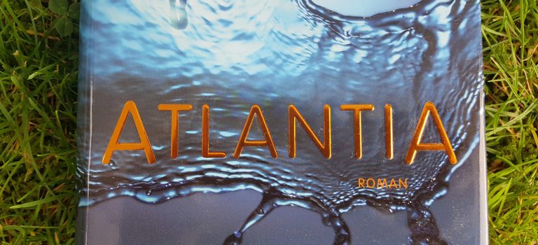 Atlantia (Ally Condie; 2014 – Dutton-Verlag)